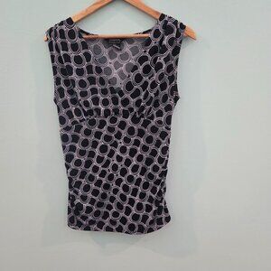 GEORGE STRETCH BLACK AND WHITE GEOMETRIC DESIGN KNIT TOP SIZE MEDIUM (8-10)